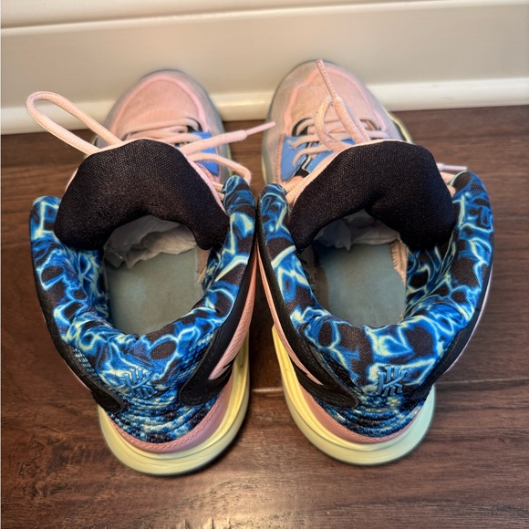 Nike Kyrie Infinity Valentine's Day Edition High Top Basketball Shoes Men’s 11.5 - Picture 8 of 12